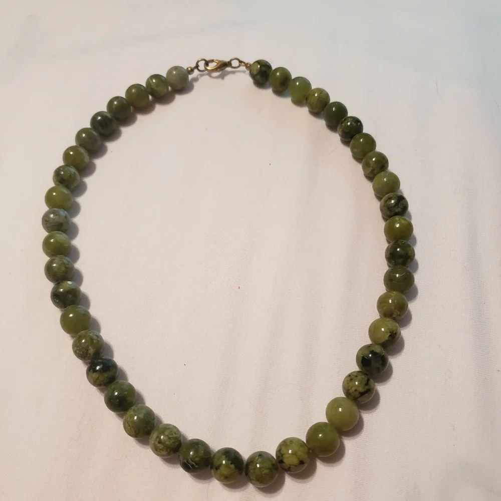 Unique Vintage Green Beaded Jade Nephrite Necklace Gold Lobster Clasp